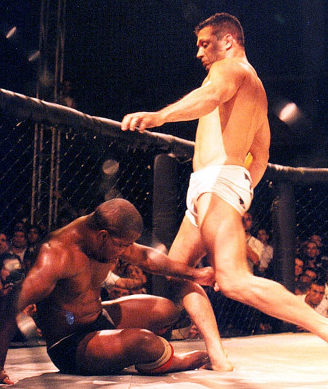 A photograph of Renzo Gracie in a Vale Tudo fight