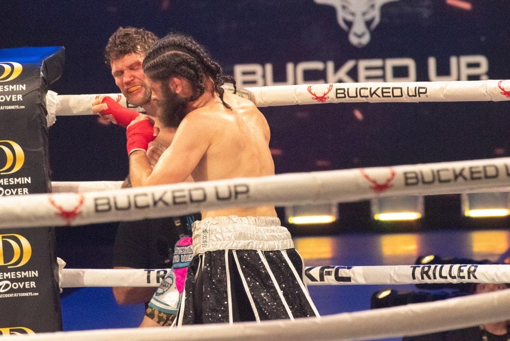 Bare knuckle fighting in a ring between two competitors